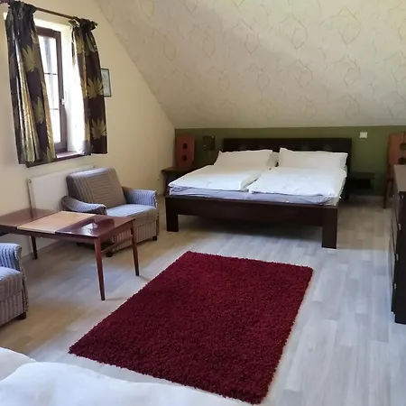 2 U Kostela, Sedlo